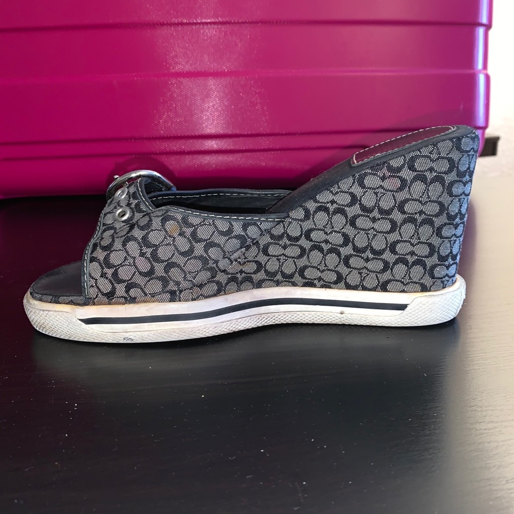 Coach signature wedge black and white 6.5
